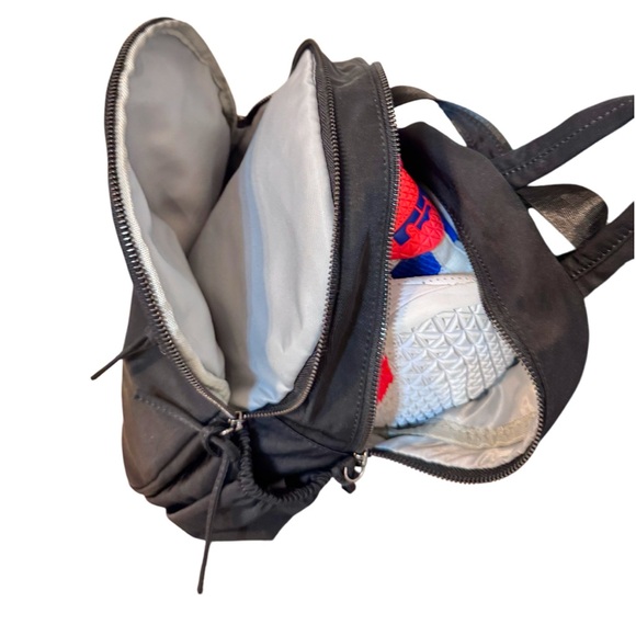 LULULEMON ATHLETICA black backpack -excellent condition - Picture 13 of 13